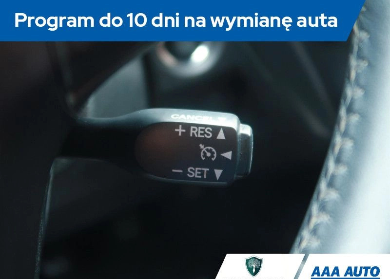 Toyota Avensis cena 63000 przebieg: 133825, rok produkcji 2015 z Piotrków Trybunalski małe 254